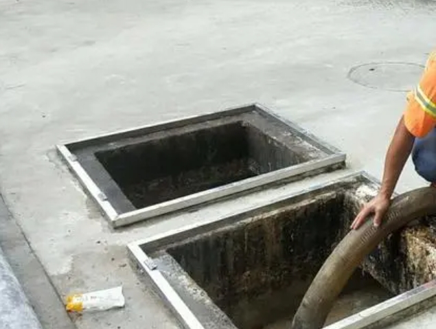 宕昌化粪池清理